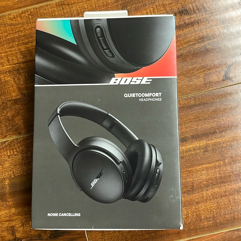 NWT Bose QuietComfort Bluetooth Wireless Noise Cancelling Headphones Black-